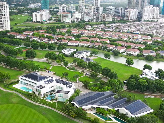 Venta de Terreno en Santa María Golf & Country Club, Península Estate, 4,292m²