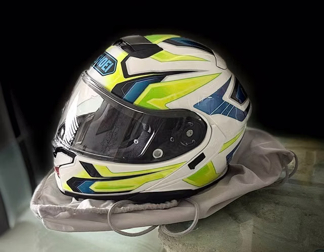 CASCO moto SHOEI