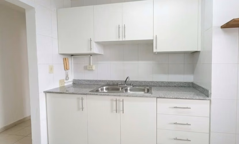 $1,200 EN EL CANGREJO ALQUILO APARTAMENTO CON ESPECTACULAR VISTA  DE 3 RECAMARAS SLB DE 125 MTS2 NJ - Imagen 7