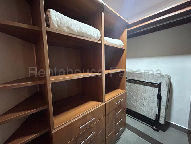 Se Vende Apartamento en Clayton LA26-7214
