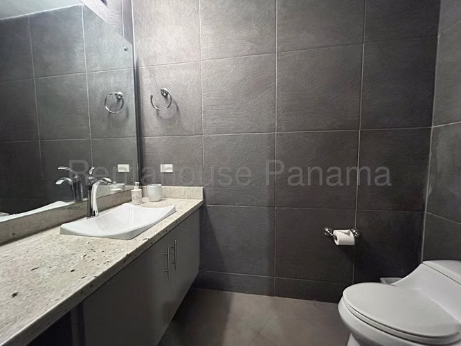 Se Vende Apartamento en Clayton LA26-7214
