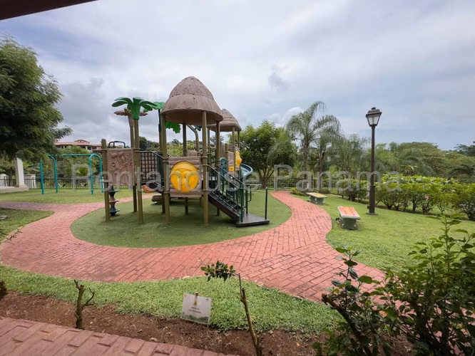 Se Vende Apartamento en Albrook LA26-8431