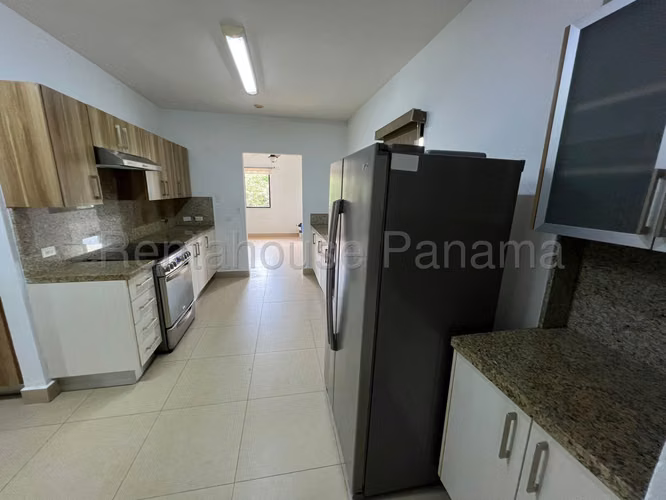 Se Vende Apartamento en Albrook LA25-9756