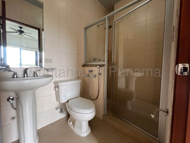 Se Vende Apartamento en Albrook LA25-9756