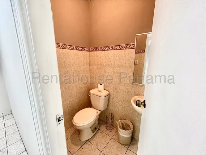 Se Alquila Galera en Parque Lefevre LA26-9042 - Imagen 19