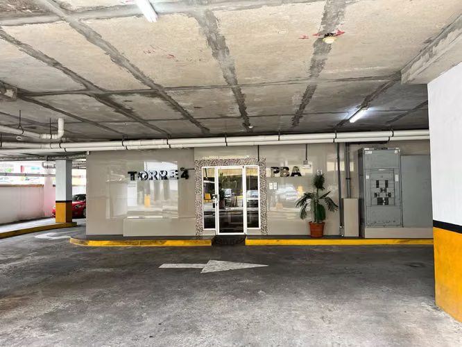 Banco vende apto. en PH Torre de Toscana