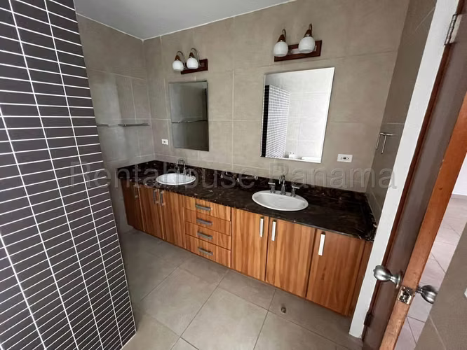 Casa en Venta en Altos de Panamá. HORIZONTES. 26LDC182