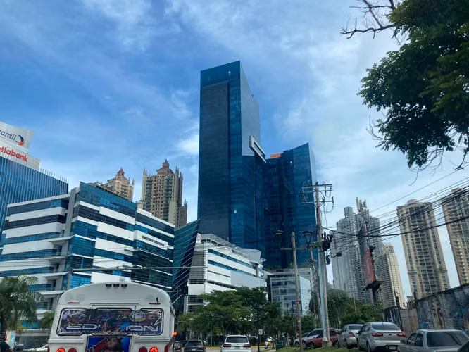VENTA DE OFICINA EN TORRE OCEANÍA BUSINESS PLAZA PUNTA PACÍFICA