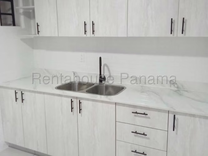 Se Vende Casa en Colon MDV26-8721