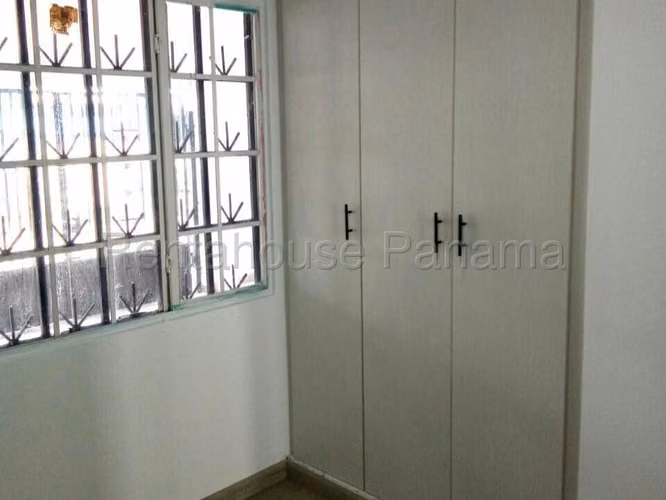Se Vende Casa en Colon MDV26-8721