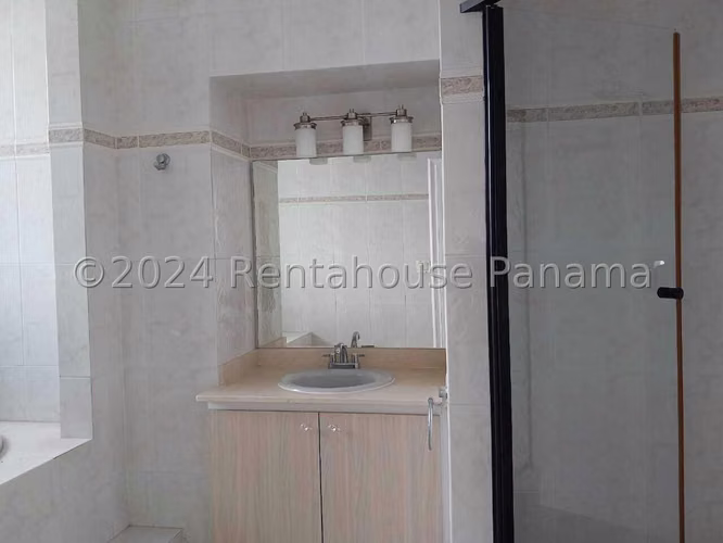 Apartamento en Alquiler en Avenida Balboa MPM 26-9015