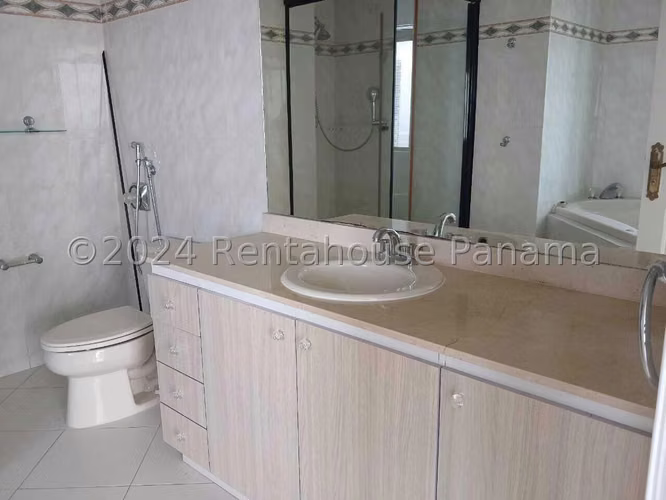 Apartamento en Alquiler en Avenida Balboa MPM 26-9015