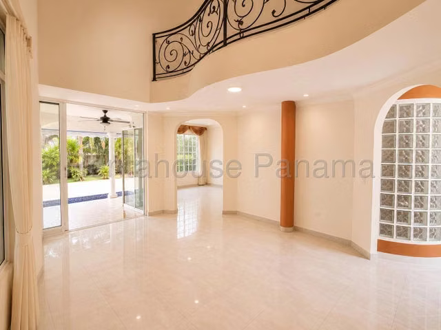 Venta de Casa en Altos de Panamá 26LBR8982