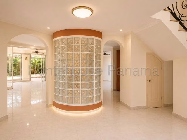 Venta de Casa en Altos de Panamá 26LBR8982