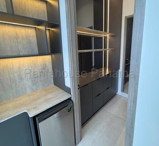 Venta de Consultorio en Avenida Balboa, Bicsa (Solo Cliente Directo)