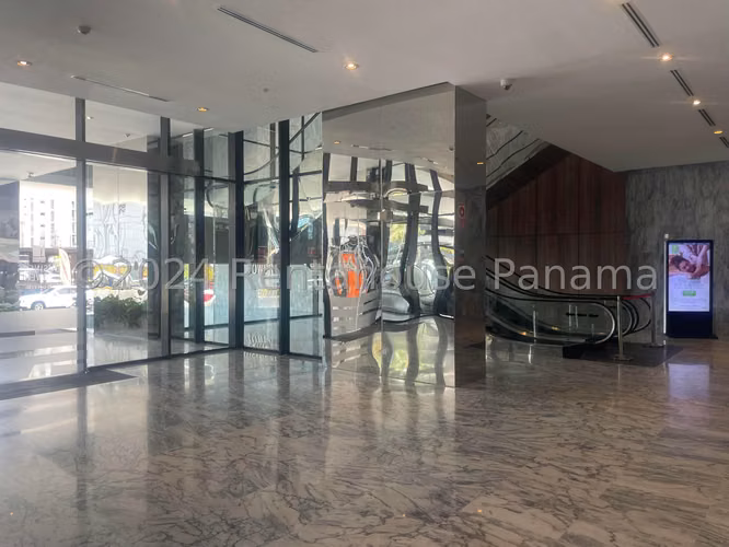 Venta de Oficina en Obarrio Sortis Bussines Cent Solo Cliente Directo MC