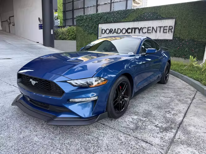 Ford Mustang Fastback semi nuevo