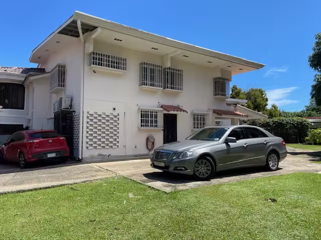 Oportunidad de Inversion Venta de Casa en Altos del Golf. LH