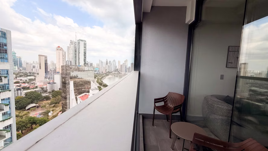 NUOVO Residences | Amoblado | 104m² | 2 Recámaras | Balcón | Avenida Balboa | $2,300