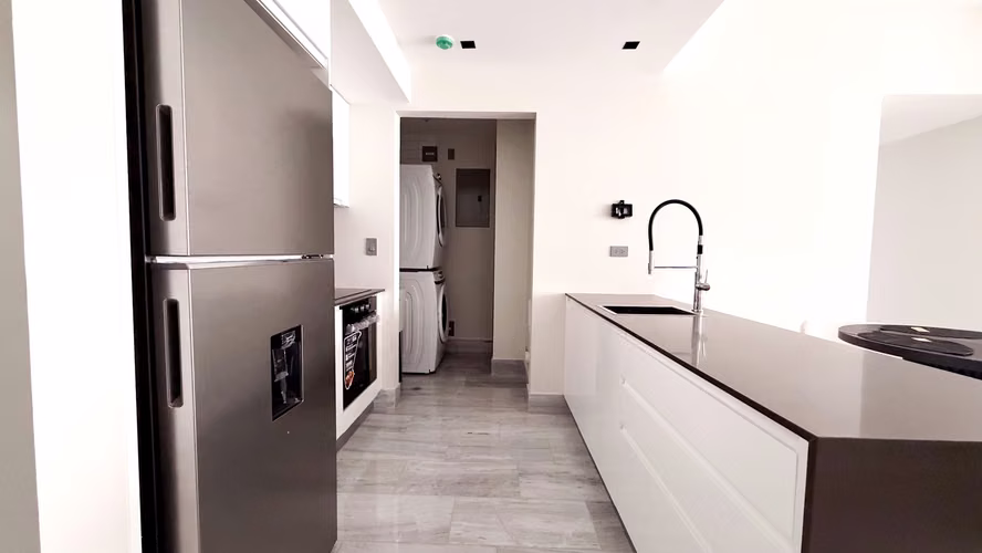 NUOVO Residences | Amoblado | 104m² | 2 Recámaras | Balcón | Avenida Balboa | $2,300