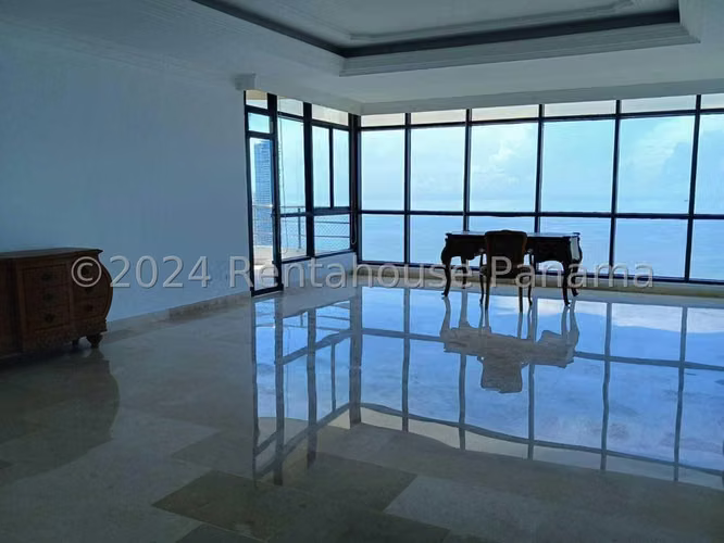 Apartamento en Alquiler en Avenida Balboa JG