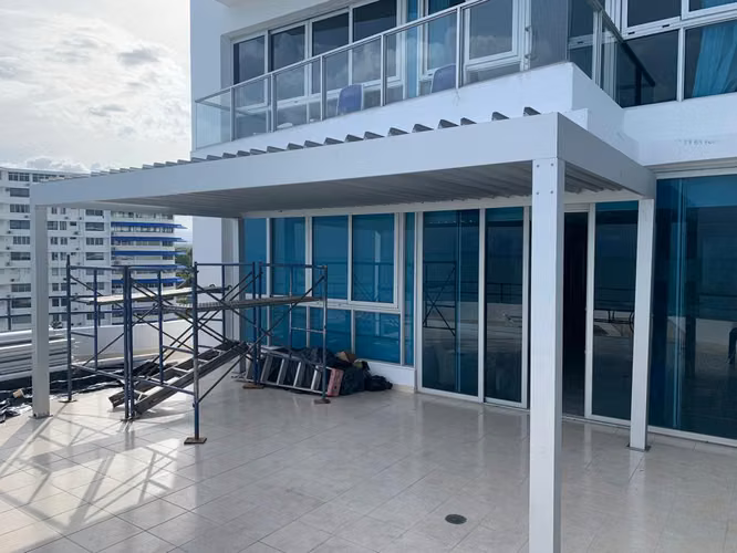 SE ALQUILA APARTAMENTO FRENTE AL MAR EN CORONADO