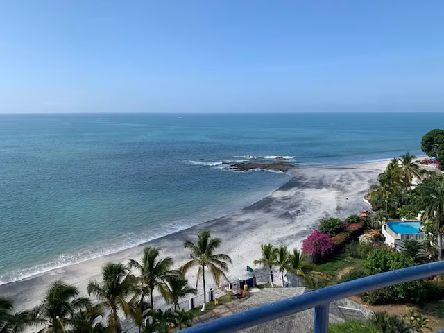 SE ALQUILA APARTAMENTO FRENTE AL MAR EN CORONADO
