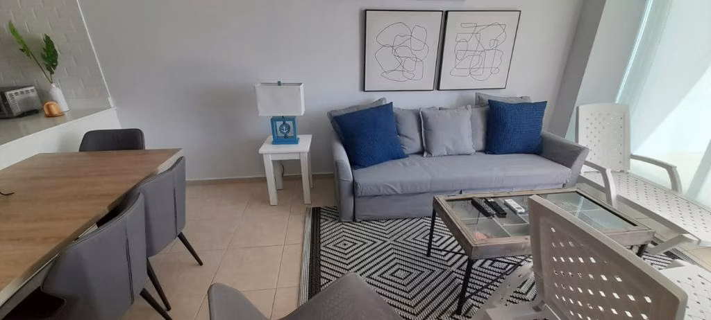SE ALQUILA APARTAMENTO FRENTE AL MAR EN CORONADO