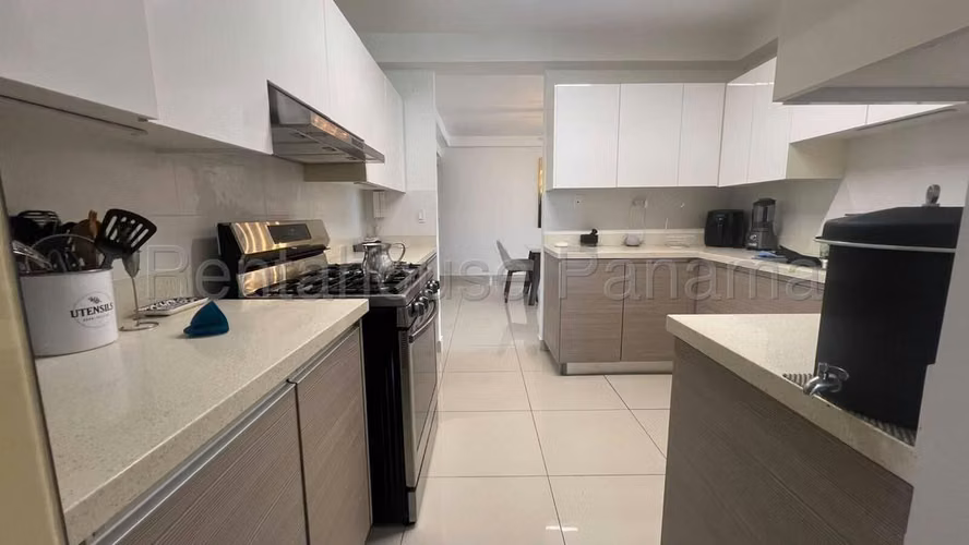 ALquiler de apartamento en Ph Balboa Bay 26MVCH8806