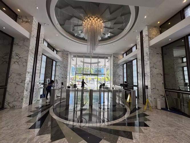 ALQUILER OFICINA FULL AMOBLADA CALLE 50 F&F TOWER REVOLUTION NRR