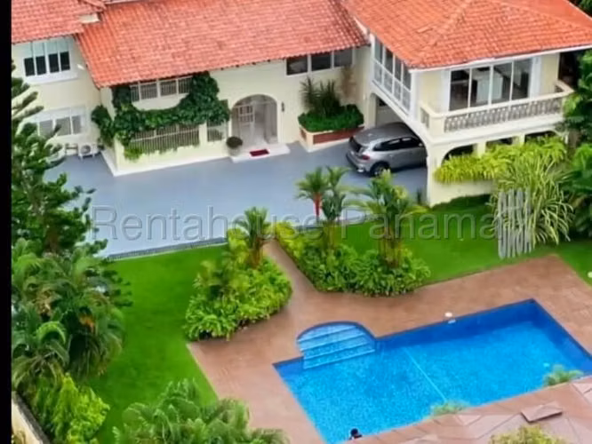 House for Sale in Altos del Golf JG