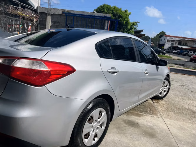 KIA FORTE 2014 AUTOMÁTICO