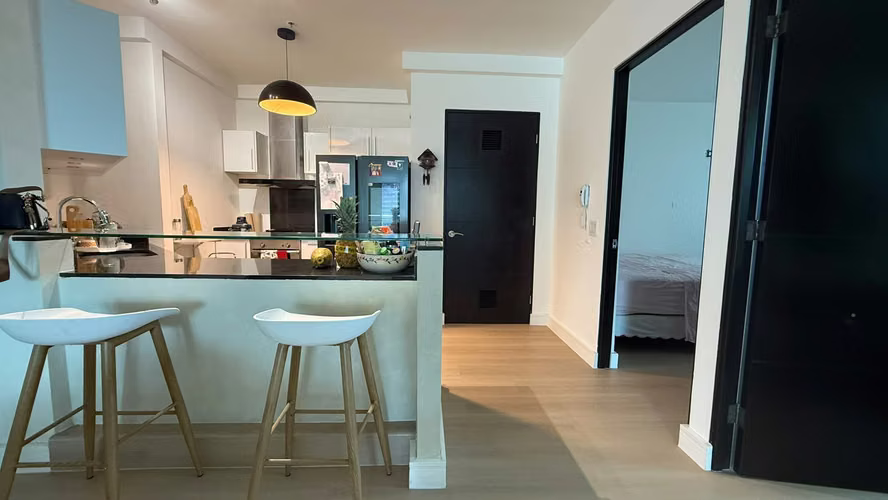 ALQUILER DE APARTAMENTO AMOBLADO EN AVENIDA BALBOA VISTA AL MAR $2150.00 - Imagen 3