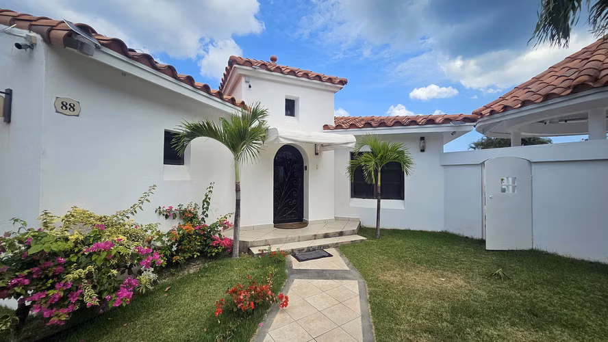 Ocean View House in San Carlos Panama