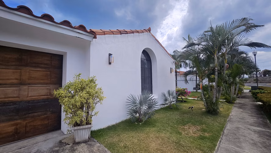 Casa con vista al mar en San Carlos, Panamá - Imagen 2