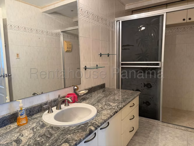 Se Vende Apartamento en Avenida Balboa LA26-6158