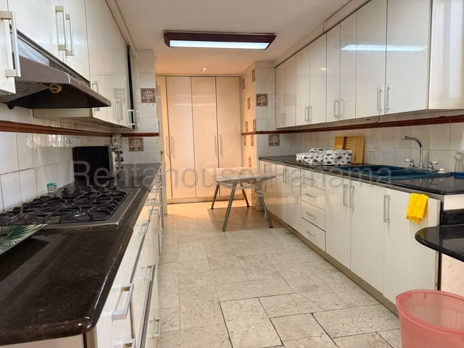 Se Vende Apartamento en Avenida Balboa LA26-6158