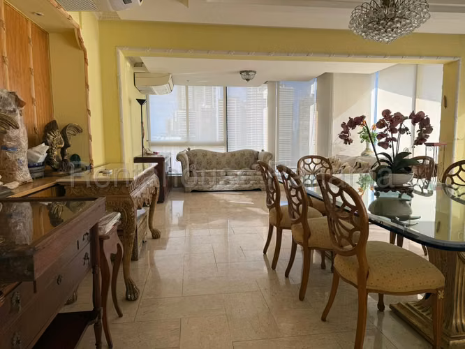 Se Vende Apartamento en Avenida Balboa LA26-6158