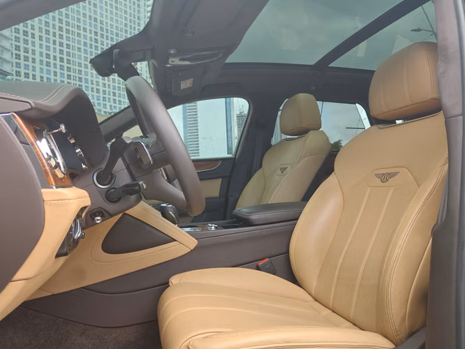 Bentley Bentayga - Imagen 11