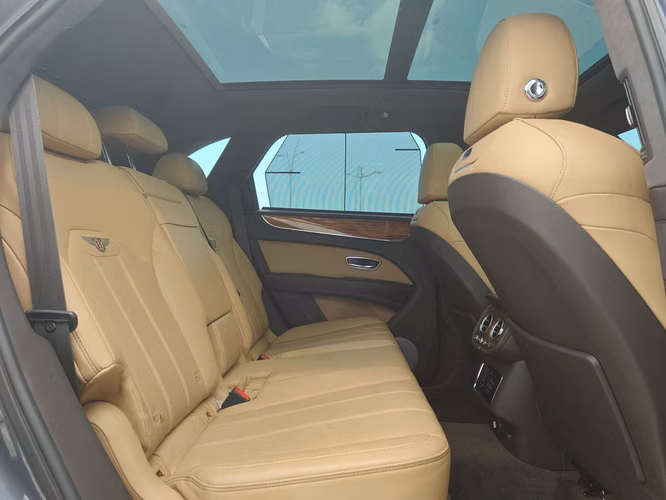 Bentley Bentayga - Imagen 15