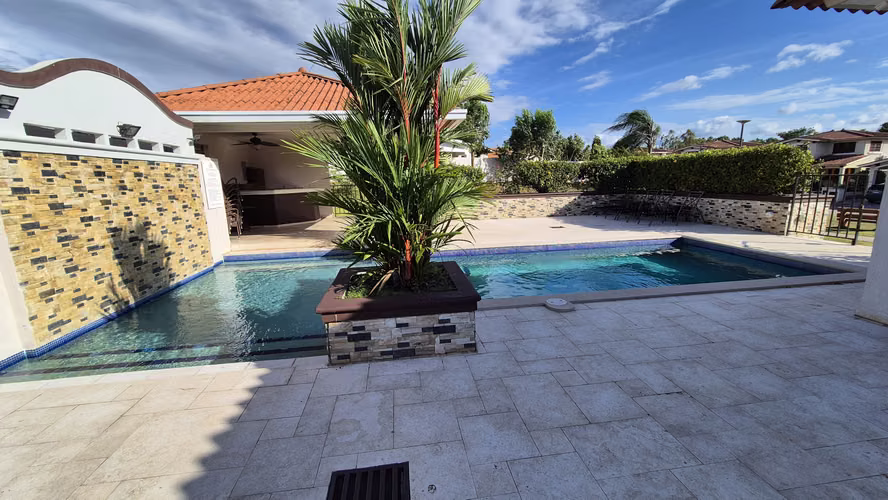 ALQUILER DE CASA EN PH SUNSET HILLS AMOBLADA