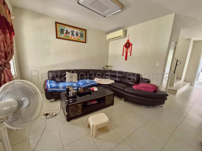 Venta de casa en Versalles AK - Imagen 4