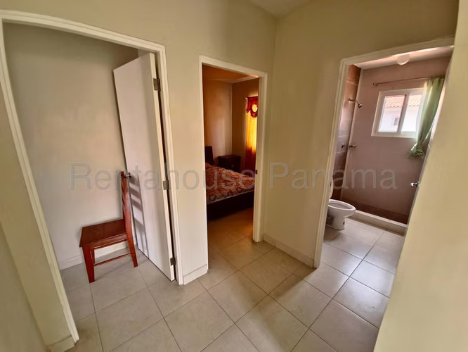Venta de casa en Versalles AK - Imagen 9
