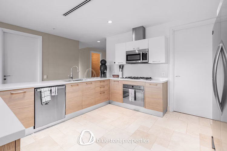 Buenaventura – Frente al Rio con Piscina – 299mts2 – 950,000