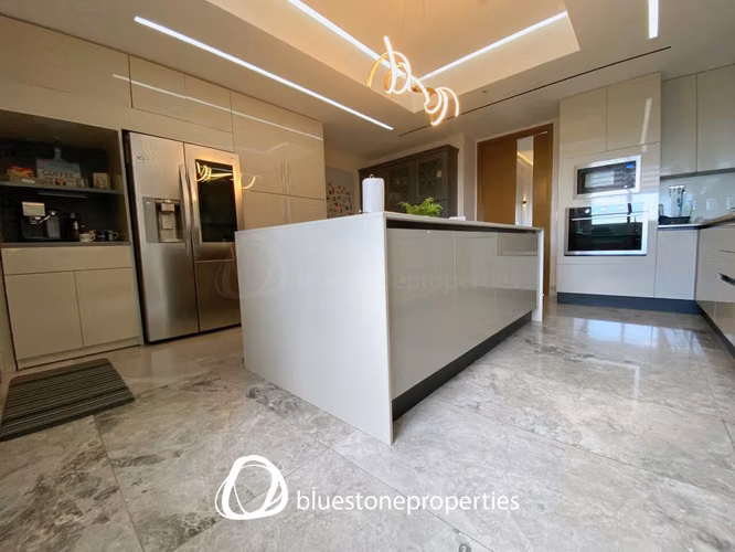 Santa Maria – Vista Al Golf y Mar– 322 m² – 1,050,000