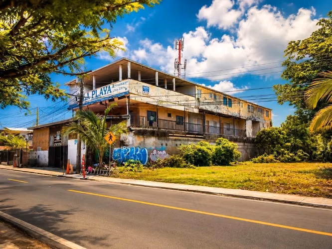 VENDO EDIFICIO EN BOCAS DEL TORO ISLA COLÓN