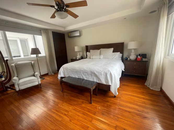 Venta de casa dúplex en Obarrio