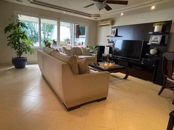 Venta de casa dúplex en Obarrio