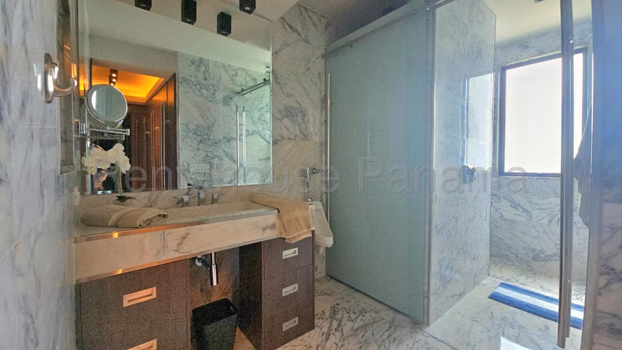 Alquiler de apartamento en Punta Pacifica AK