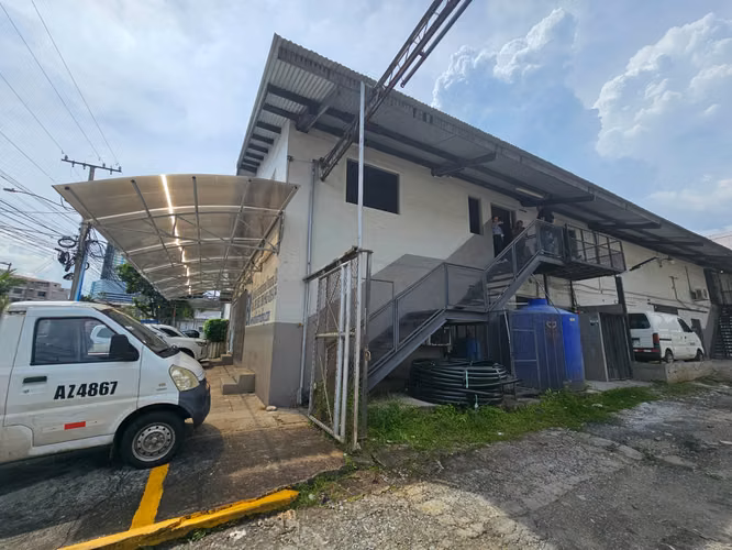 ALQUILER DE LOCAL COMERCIAL / OFICINAS 144 m² | UBICACIÓN ESTRATÉGICA SOBRE VÍA PRINCIPAL